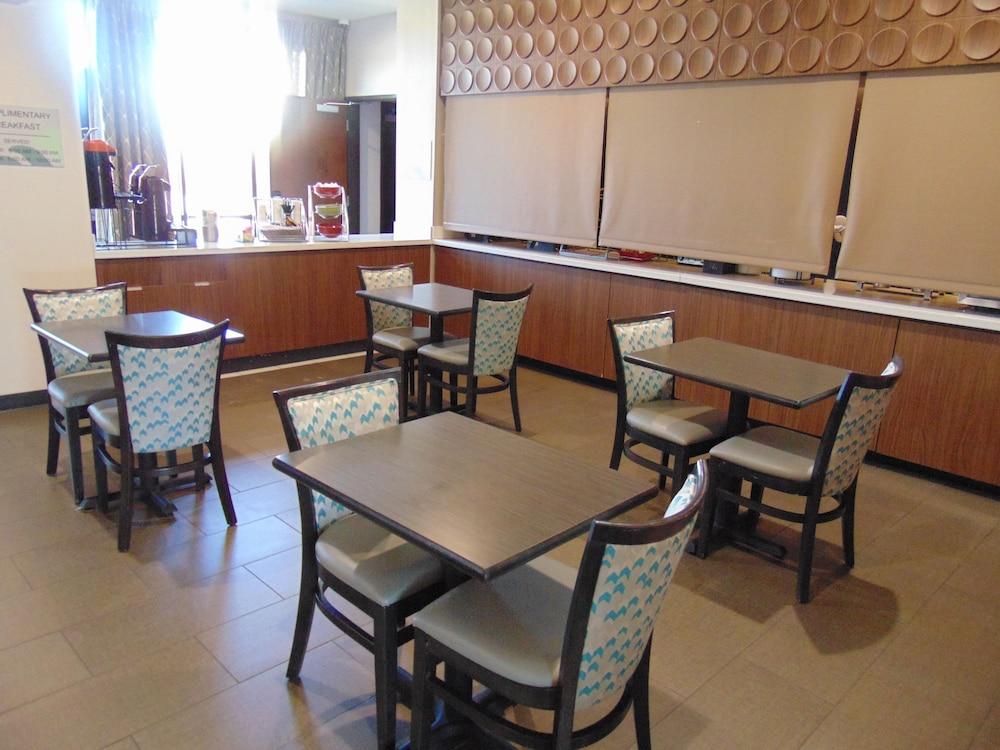 Wingate By Wyndham Lubbock Hotel Exterior photo